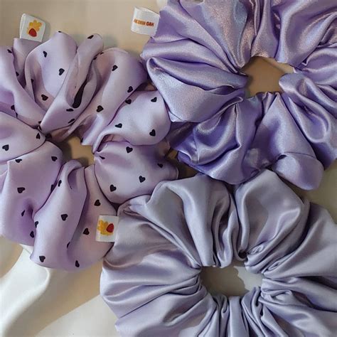 Xxl scrunchie - Material: Satin blend. This fabric is smooth, has a sheen, and is lightweight. Care: Hand-washing is always the best and safest method.*Soak the fabric.*Wash the cloth with mild detergent and cold water.*To avoid stretching do not wring the fabric.*Dry it on a flat surface. Diameter: 6" Weight: 0.9 oz Our scrunchies a